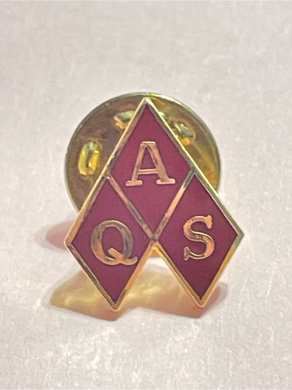 Vintage Enamel American Quilters Association Pin #9033